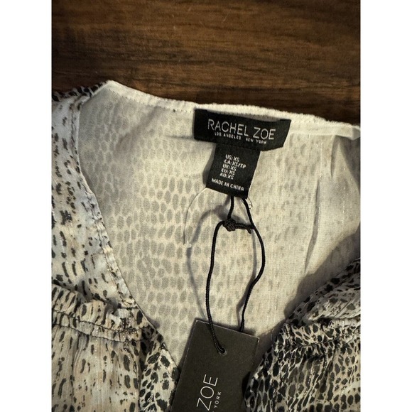 Rachel Zoe Sz XS Metallic Snake Print Blouse Tie Neck-Flutter Sleeves NWT - Picture 3 of 6